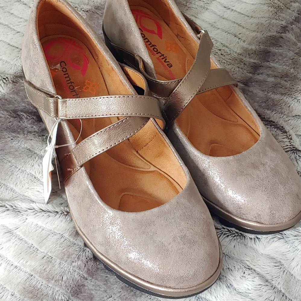 Women's Comfortiva Alice Wedge NWT